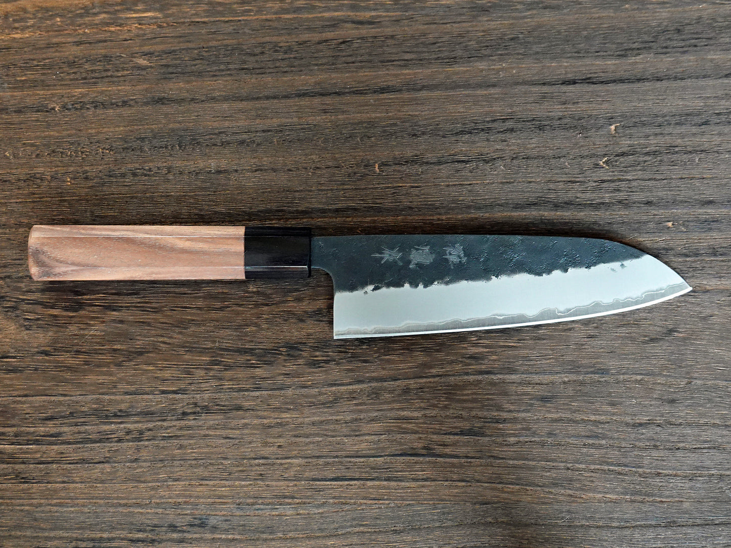 CH012 Cuchillo Japonés Wa-Santoku Negro Aogami Super Zenpou 17cm