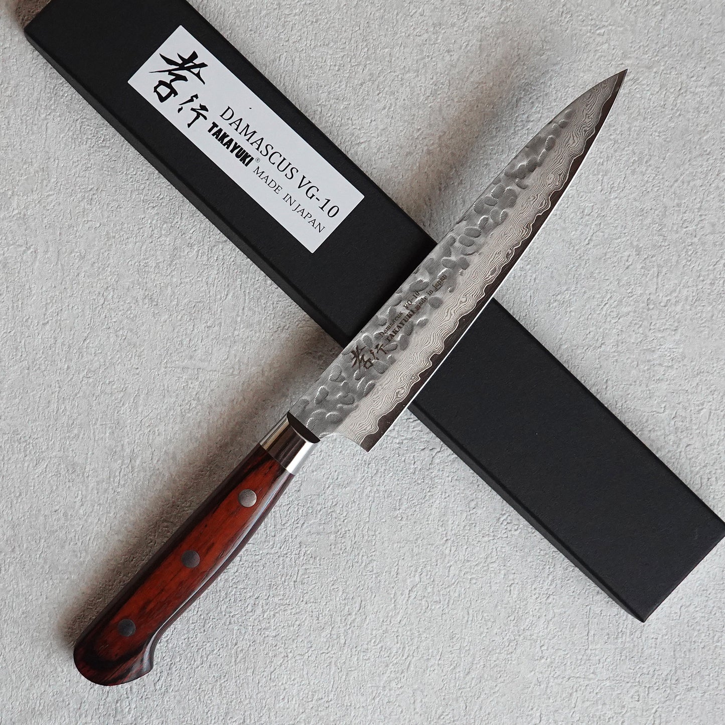 Cuchillo Petty de Damasco martillado con caja de presentación.