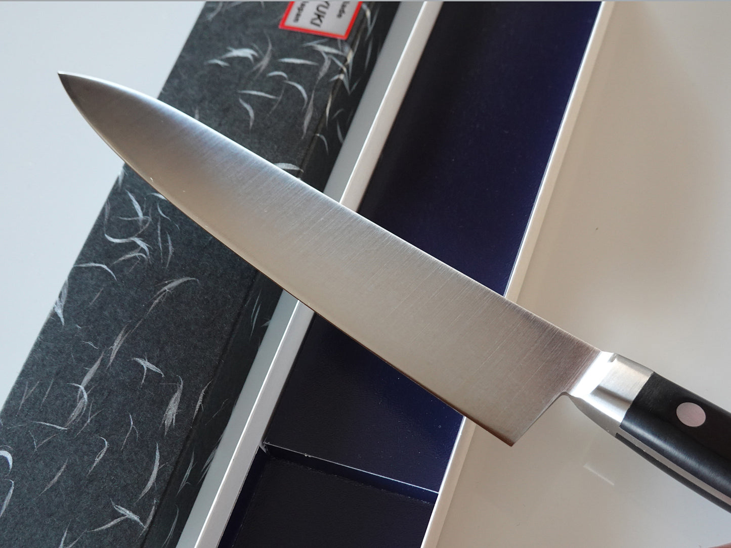 CA008 Cuchillo Japonés Gyuto con borde hueco Acero sueco Sakai Takayuki 21cm