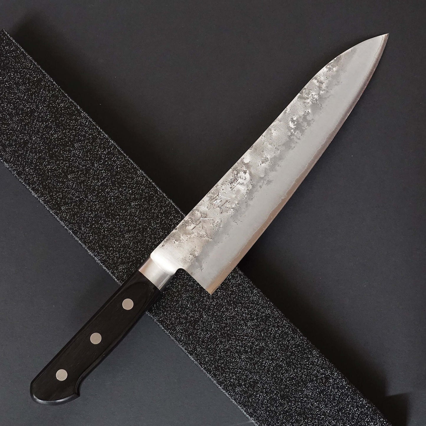 Cuchillo Gyuto Chef forjado con caja de presentación.