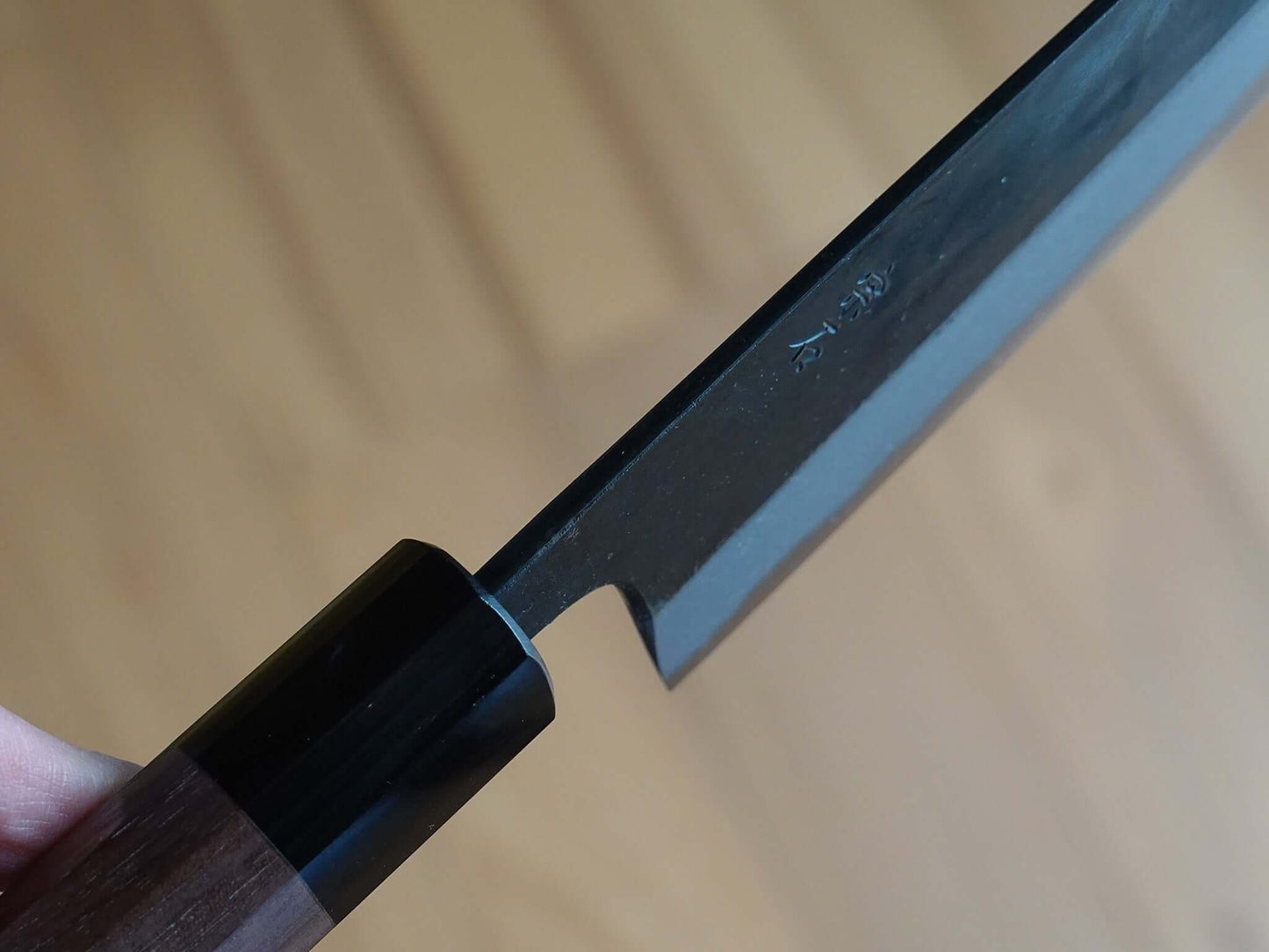 CM003 Cuchillo Japonés Wa-Santoku Negro Aogami2 Muneishi 16.5cm