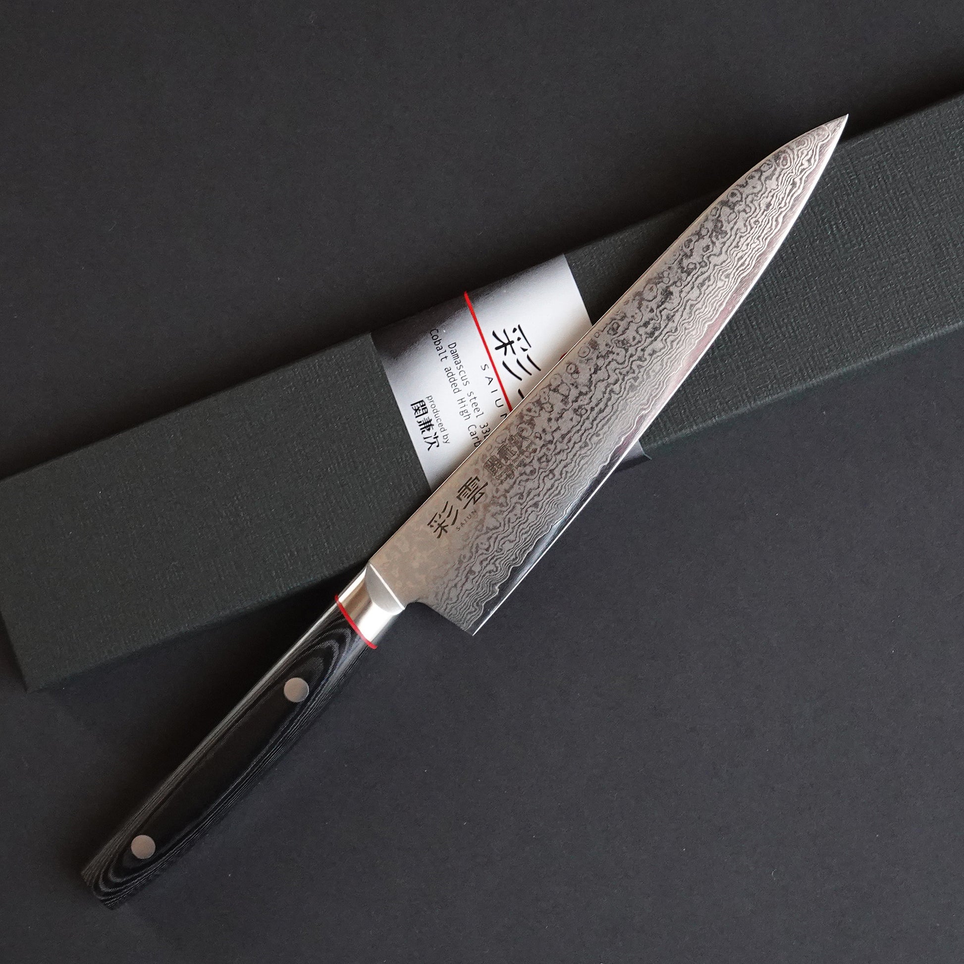 Cuchillo petty de acero Damasco, con caja de presentación.
