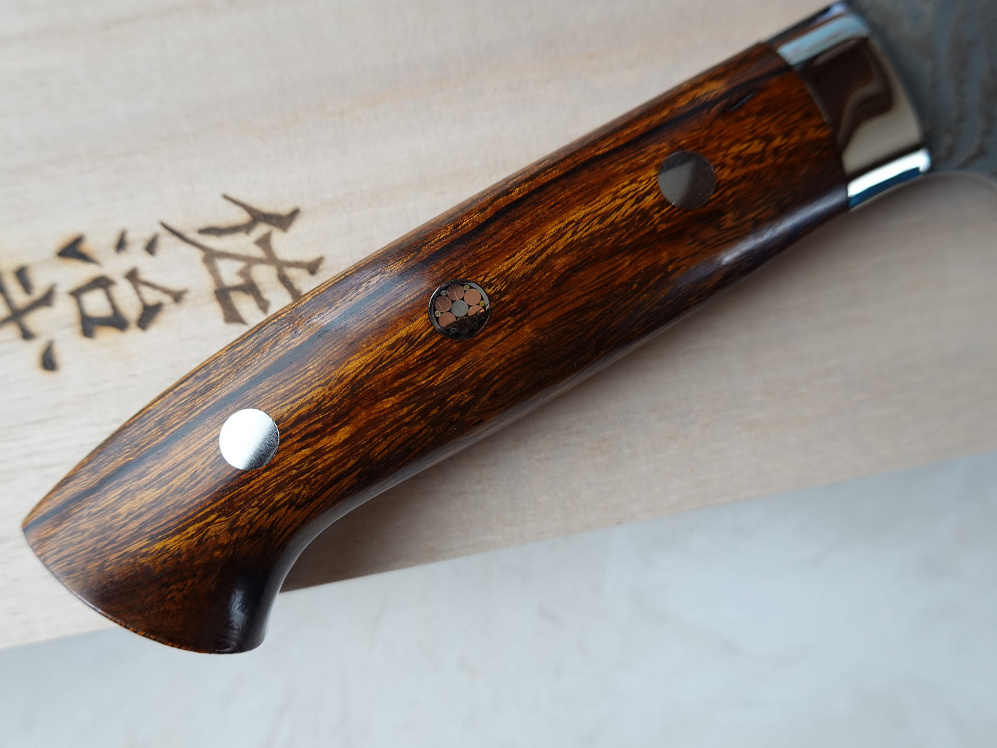 CS206 Cuchillo Japonés Gyuto R2 Damasco Mango de madera de hierro Saji 21cm