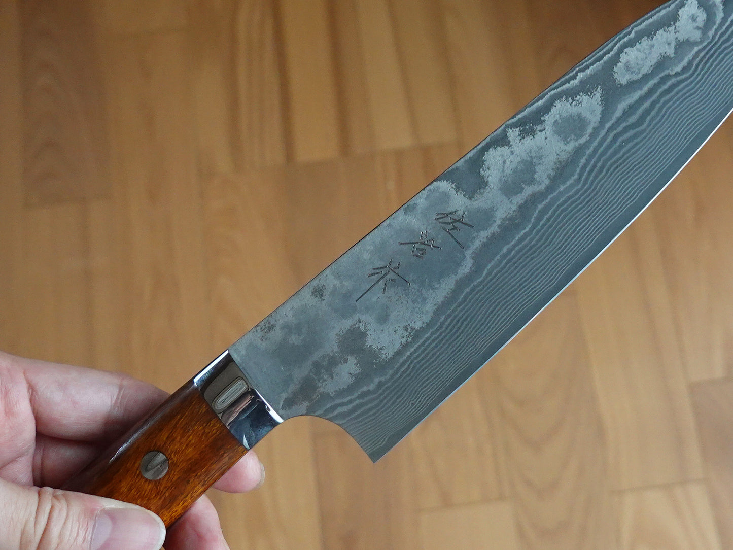 CS207 Cuchillo Japones Santoku VG10 Damasco Mango de madera de hierro Saji 17.5cm