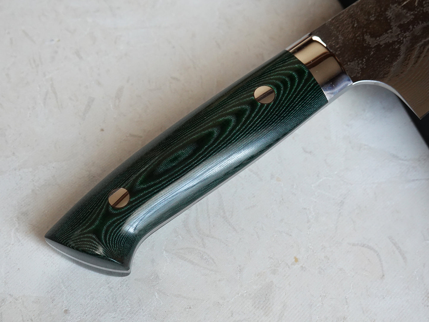 CS208 Cuchillo Japones Santoku VG10 Damasco Mango de Micarta verde - Saji 18cm