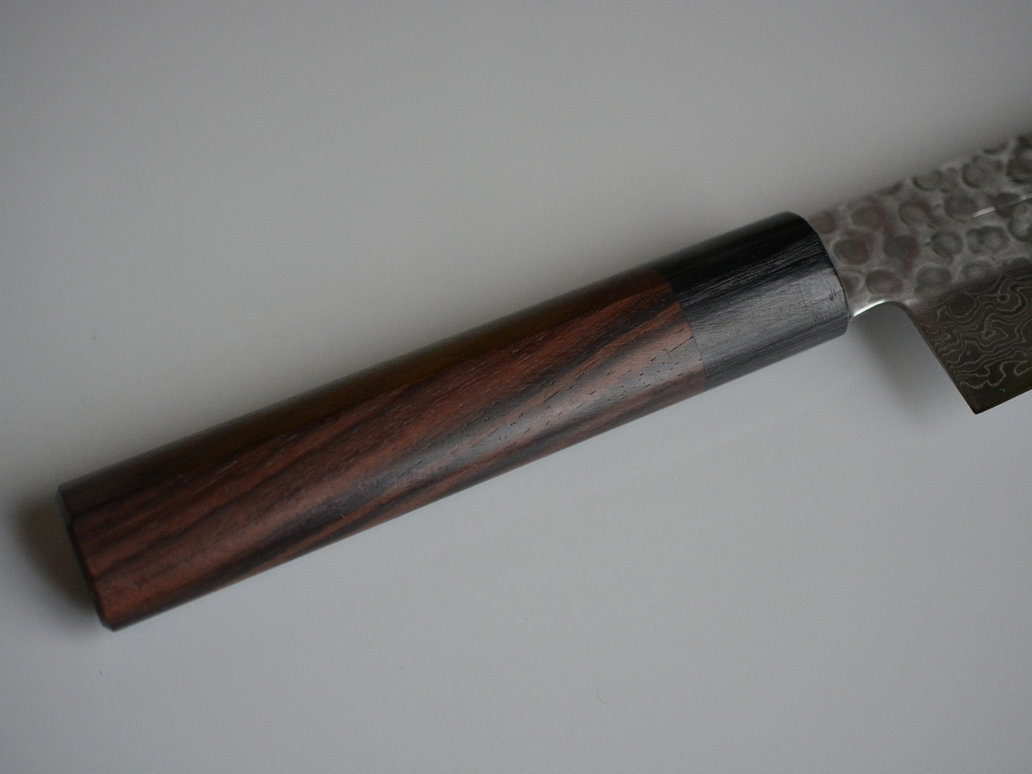 CY207 Cuchillo Japones Wa-Gyuto Amartillado AUS10 Damasco Zenpou 21.5cm