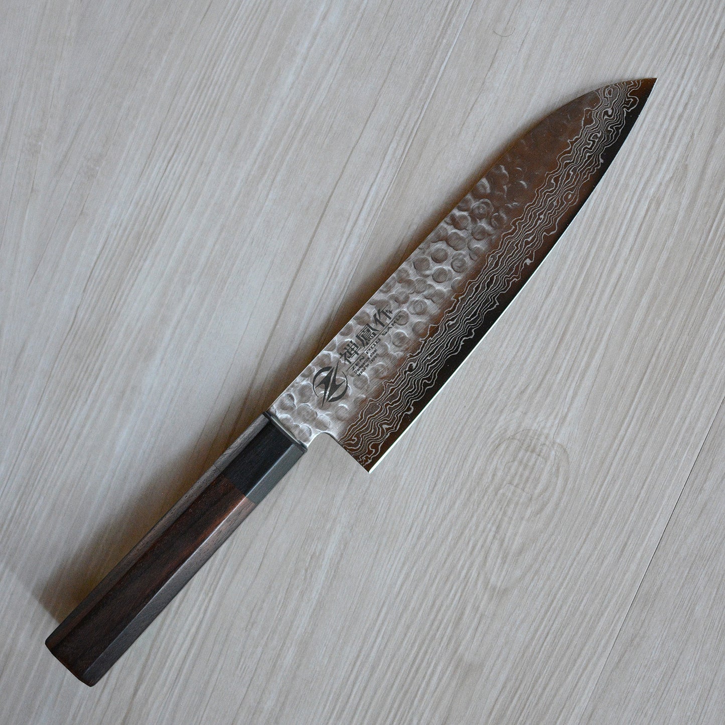 CY208 Cuchillo Japones Wa-Santoku Amartillado Acero sueco Damasco Zenpou 18cm