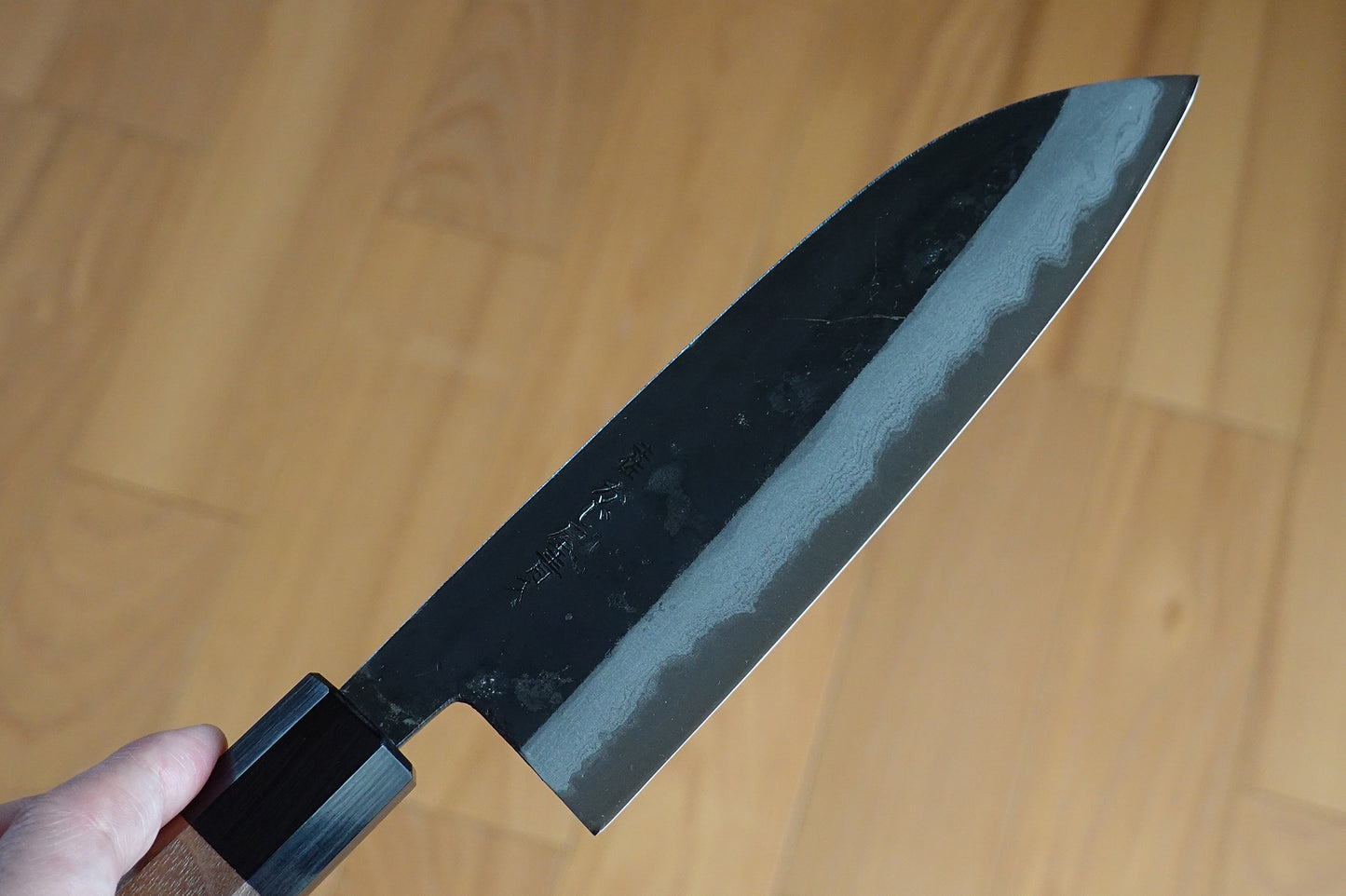 CK101 Cuchillo Japones Wa-Santoku Negro Damasco Aogami2 Tosa-kajiya 17cm