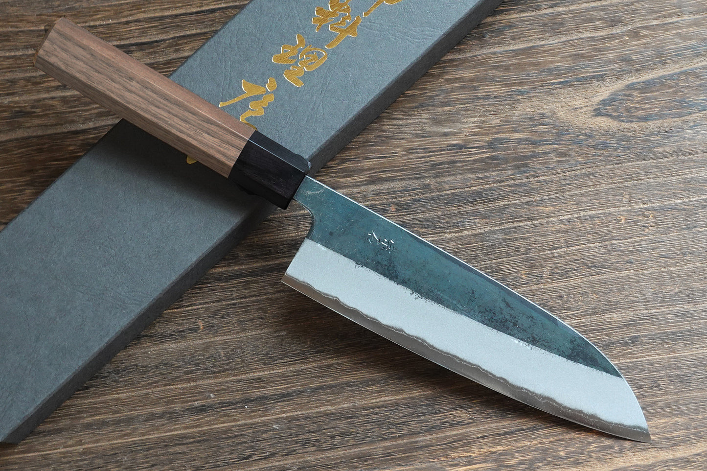 CM003 Cuchillo Japonés Wa-Santoku Negro Aogami2 Muneishi 16.5cm