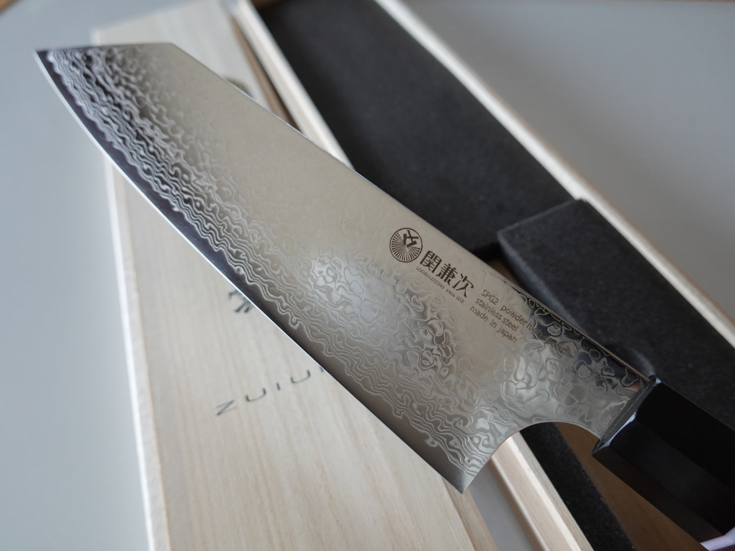 CS106 Cuchillo Japones Kiritsuke Santoku SPG2 Damasco Zuiun 18cm