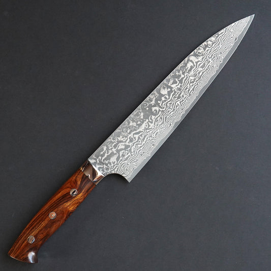 Cuchillo de Chef Gyuto Damasco forjado con mango de madera de hierro.