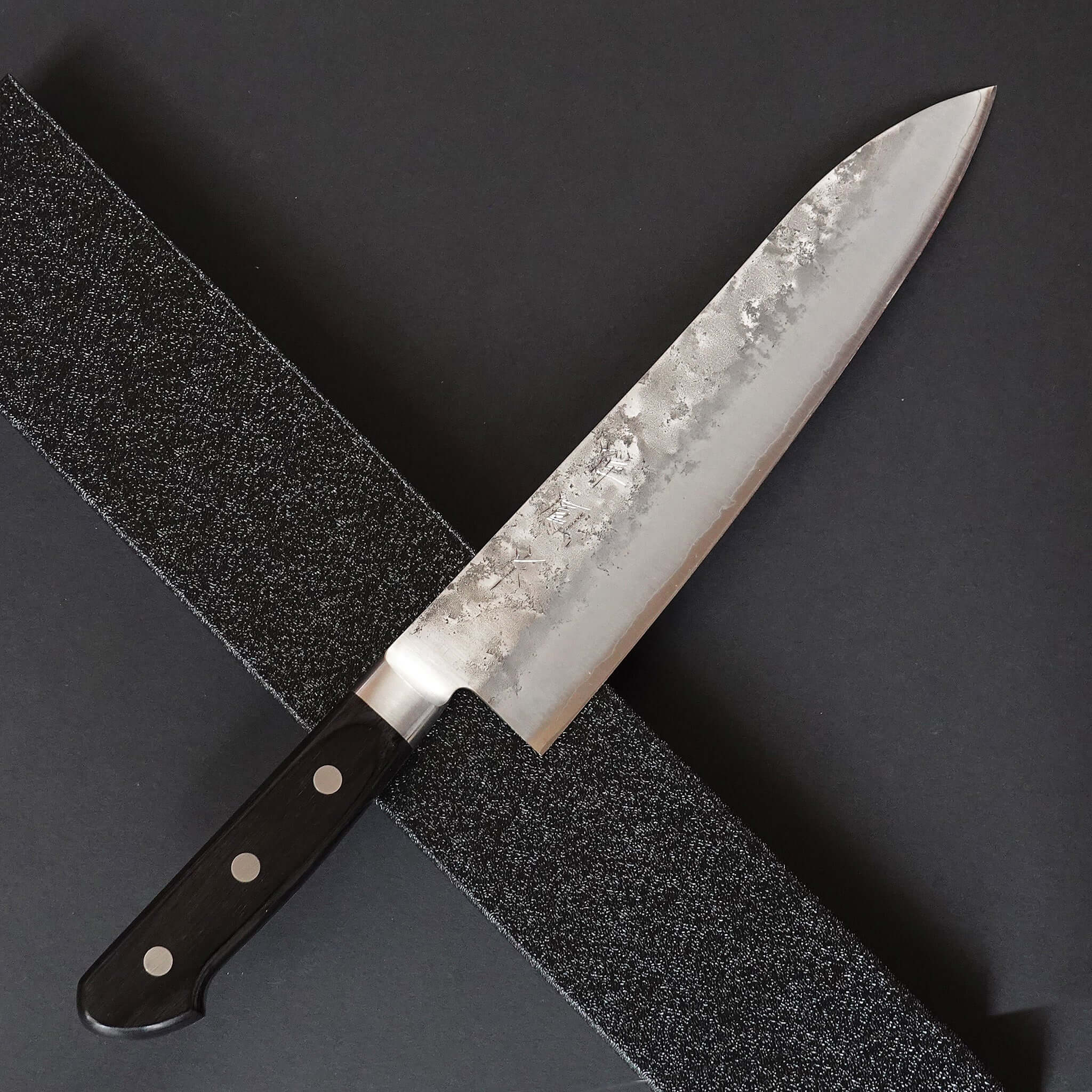 Cuchillo Gyuto Chef forjado con caja de presentación.