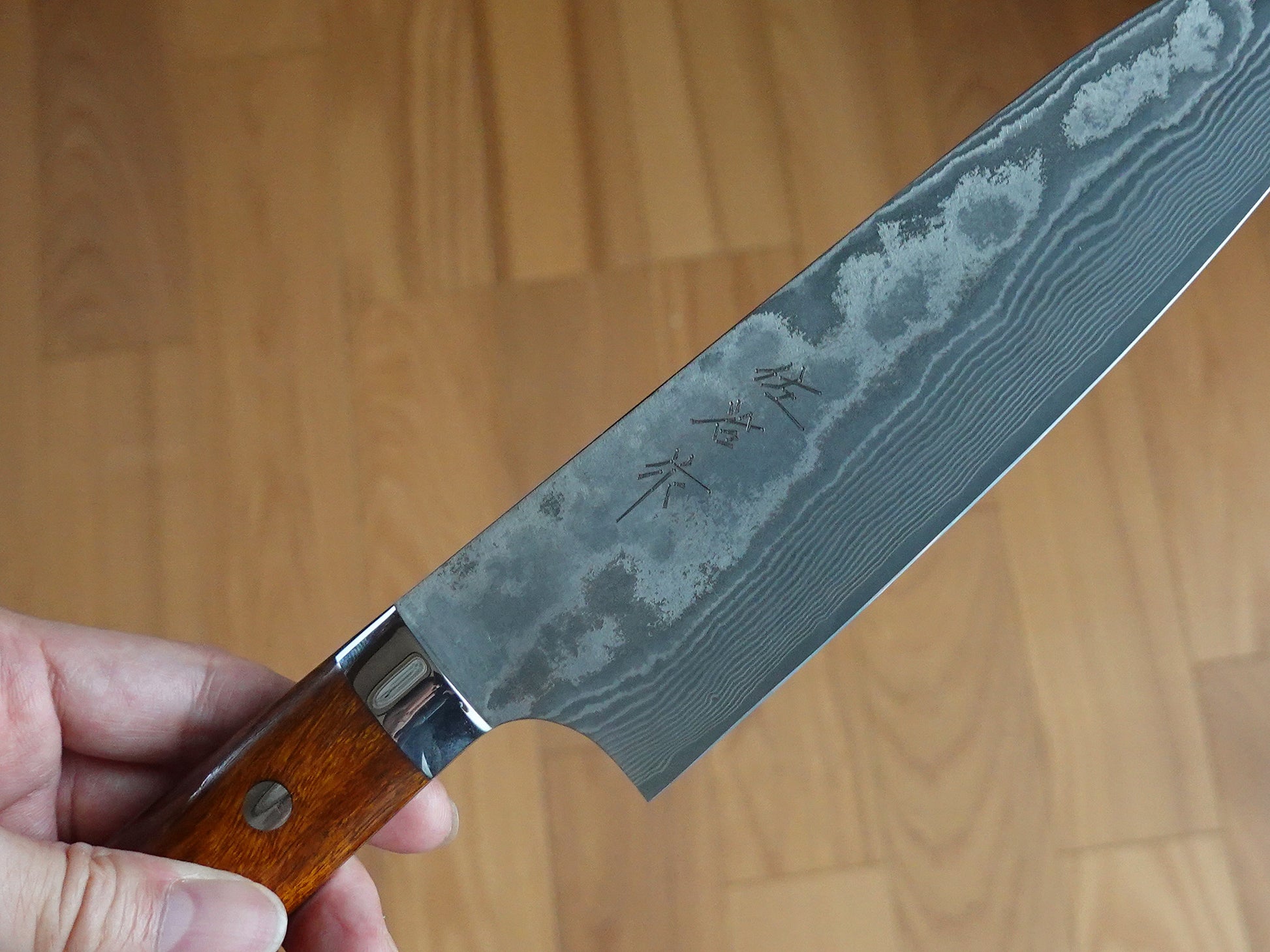 Yoshihiro VG-10 Damascus Santoku cuchillo japonés multiuso, para chef, 7  pulgadas (estilo occidental, mango de madera de caoba)