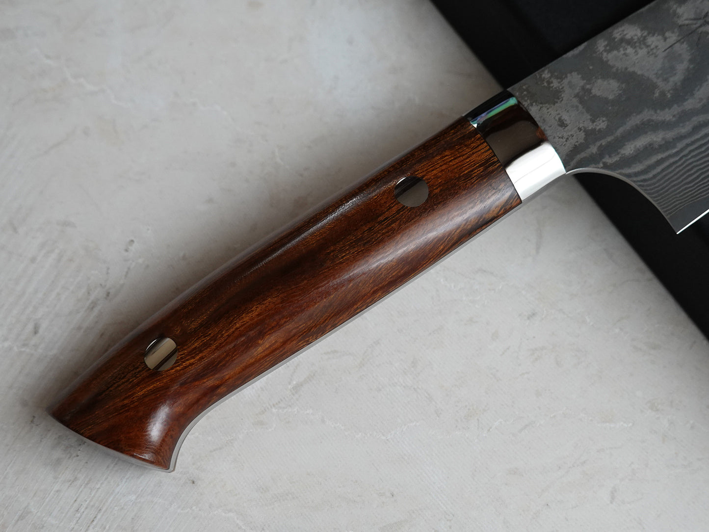 CS207 Cuchillo Japones Santoku VG10 Damasco Mango de madera de hierro Saji 17.5cm